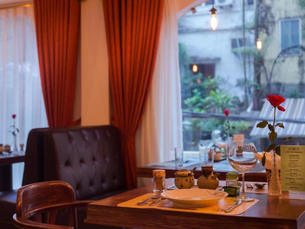 Noble & Swan Boutique Hotel Hanoi Exterior foto